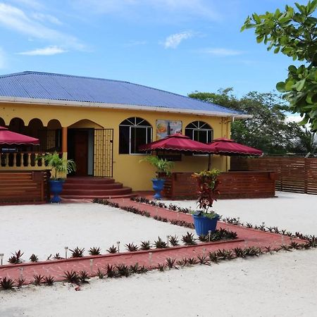 Ms. Holder'S Comfort Villa Georgetown Buitenkant foto