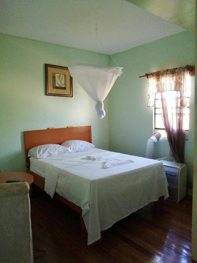 Ms. Holder'S Comfort Villa Georgetown Buitenkant foto
